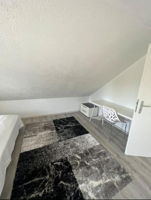 Moderne Gemuetliche 2-zimmer Bad-cannstatt *