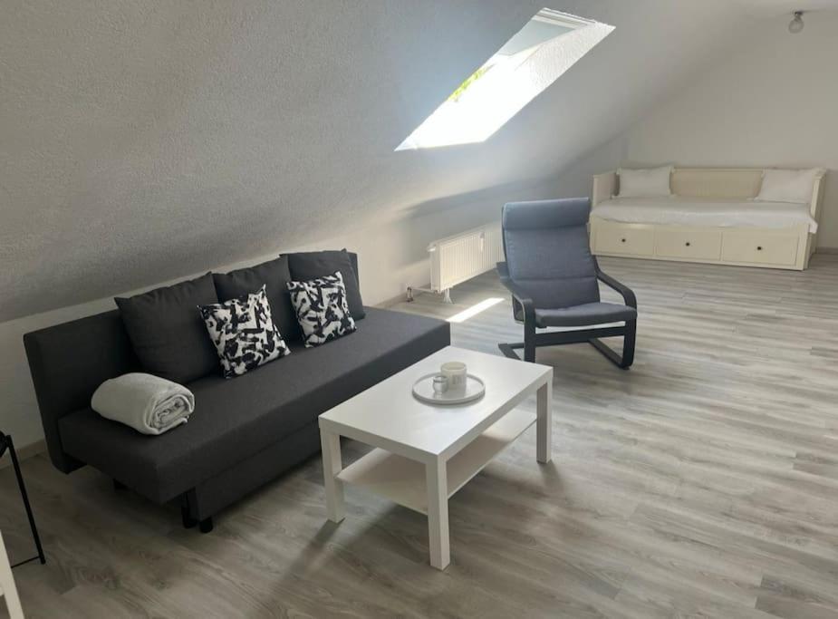 Moderne Gemuetliche 2-zimmer Bad-cannstatt