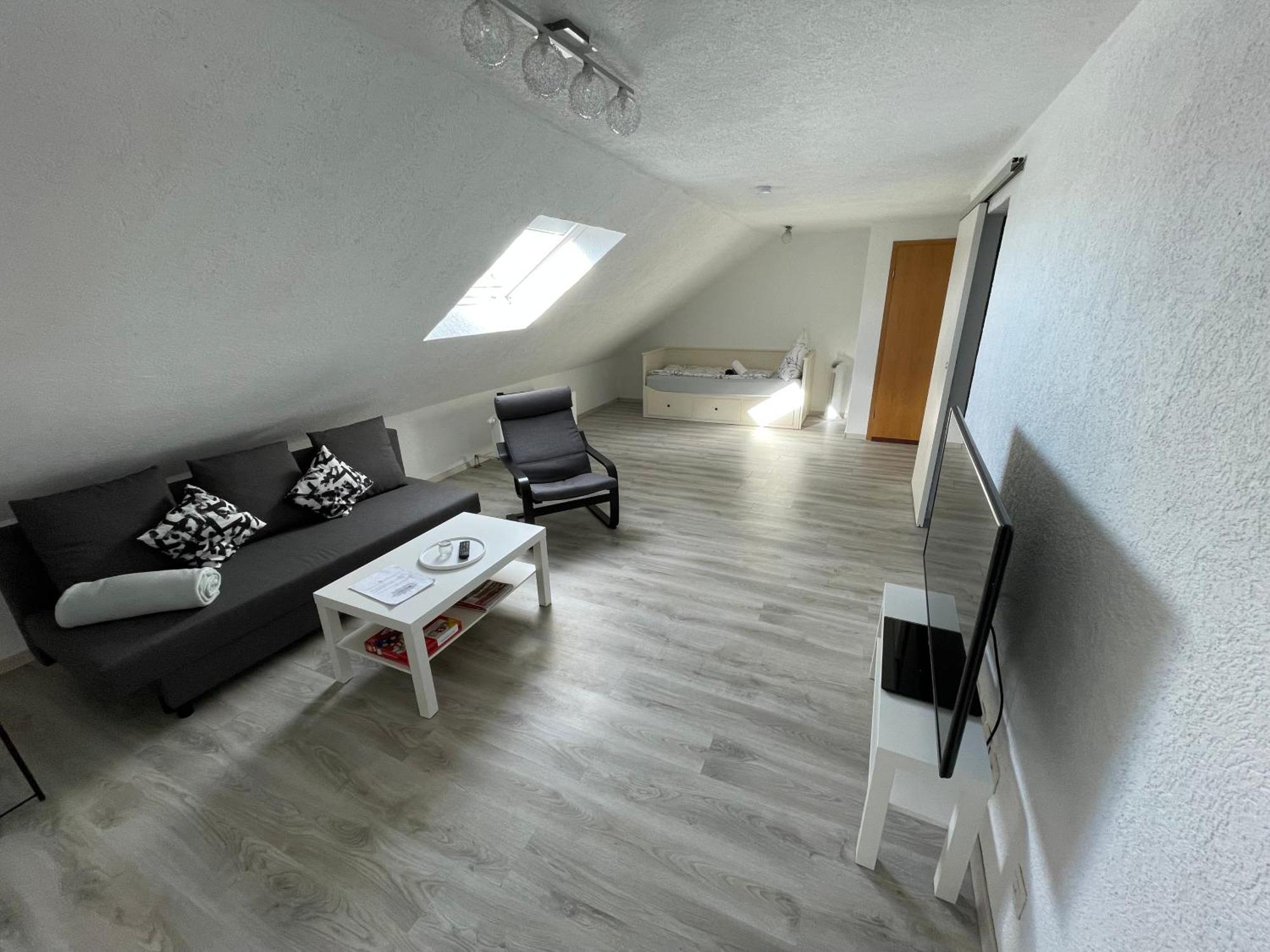Apartment Moderne Gemuetliche 2-zimmer Bad-cannstatt Stuttgart