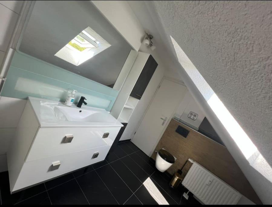 Moderne Gemuetliche 2-zimmer Bad-cannstatt Appartement Stuttgart