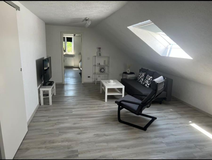 Moderne Gemuetliche 2-zimmer Bad-cannstatt Appartement *